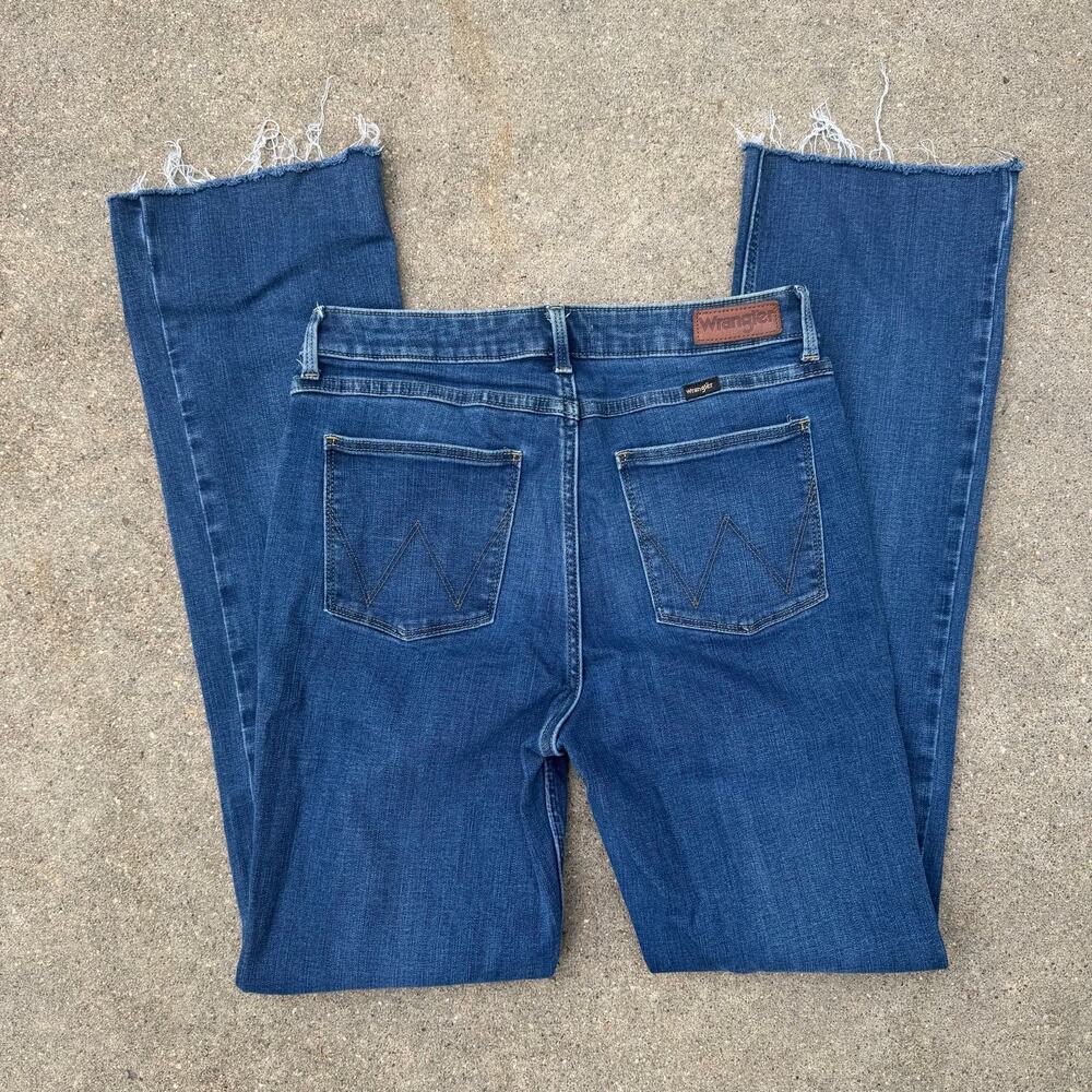 Wrangler 10x32 High Rise Bold Boot Fray Hem Blue Jeans MT1BTHD